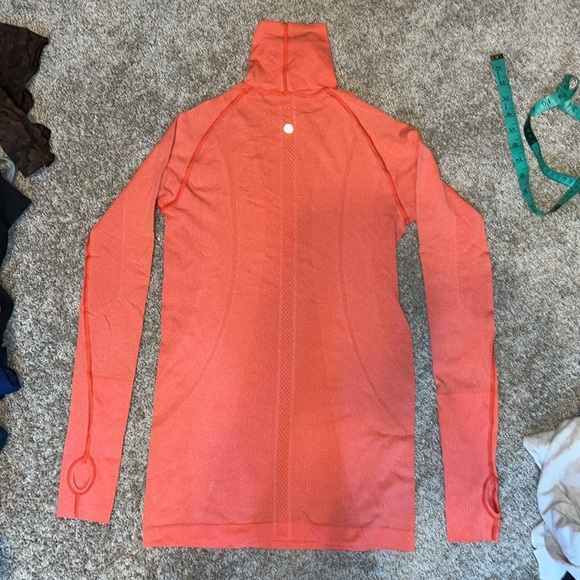 Lululemon Run: Swiftly Turtleneck Love Red Size 6 - Picture 10 of 15